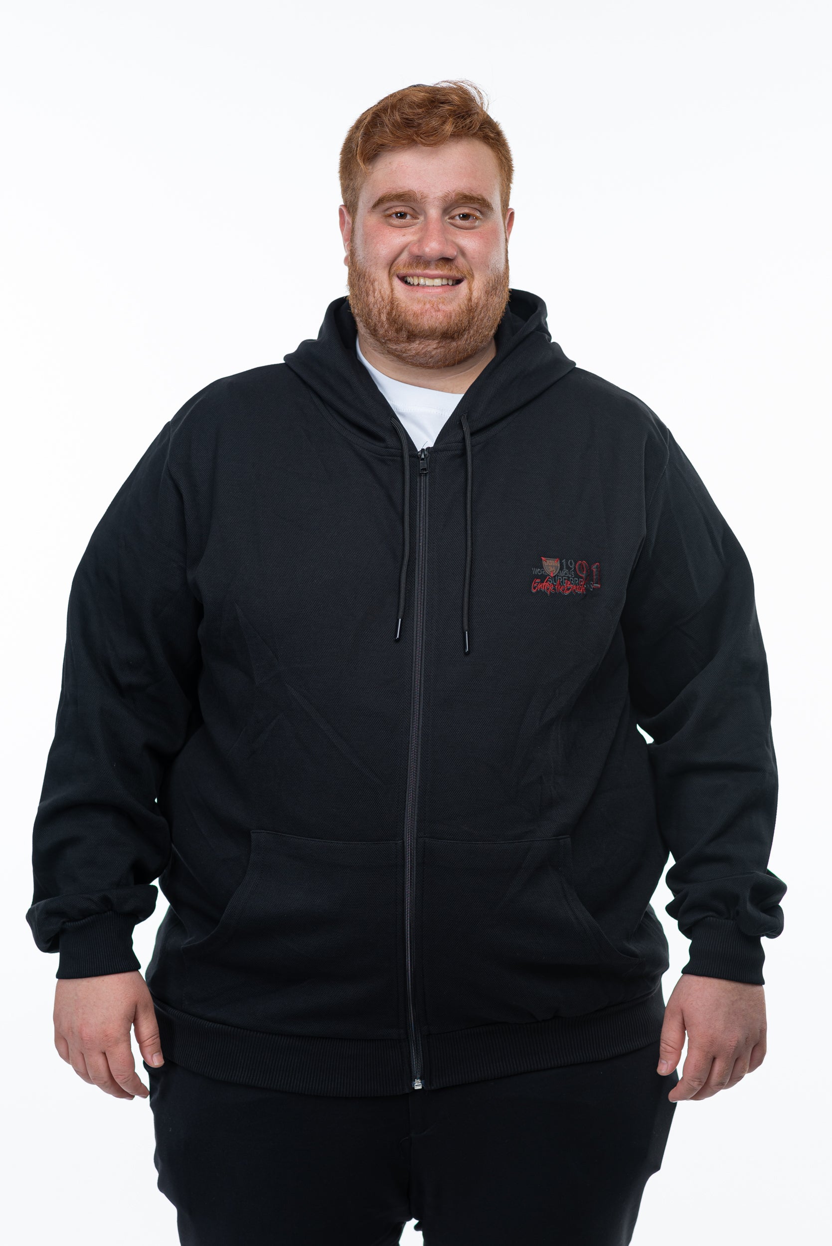 קפוצ'ון שחור עם לוגו