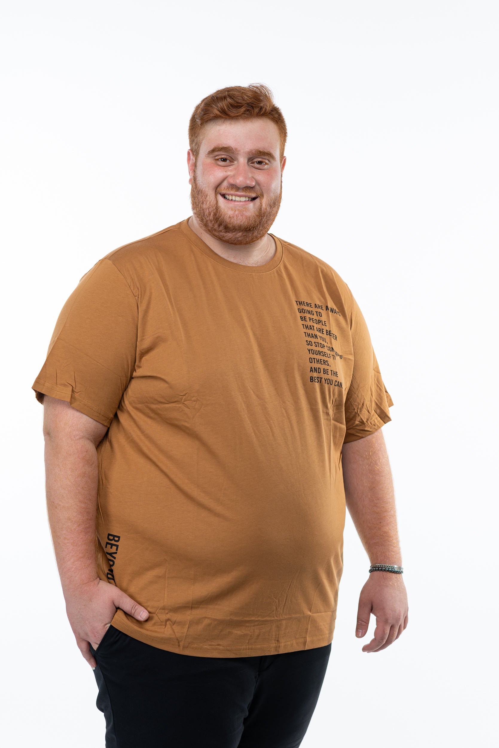 טי שרט הדפס כיתוב בצד