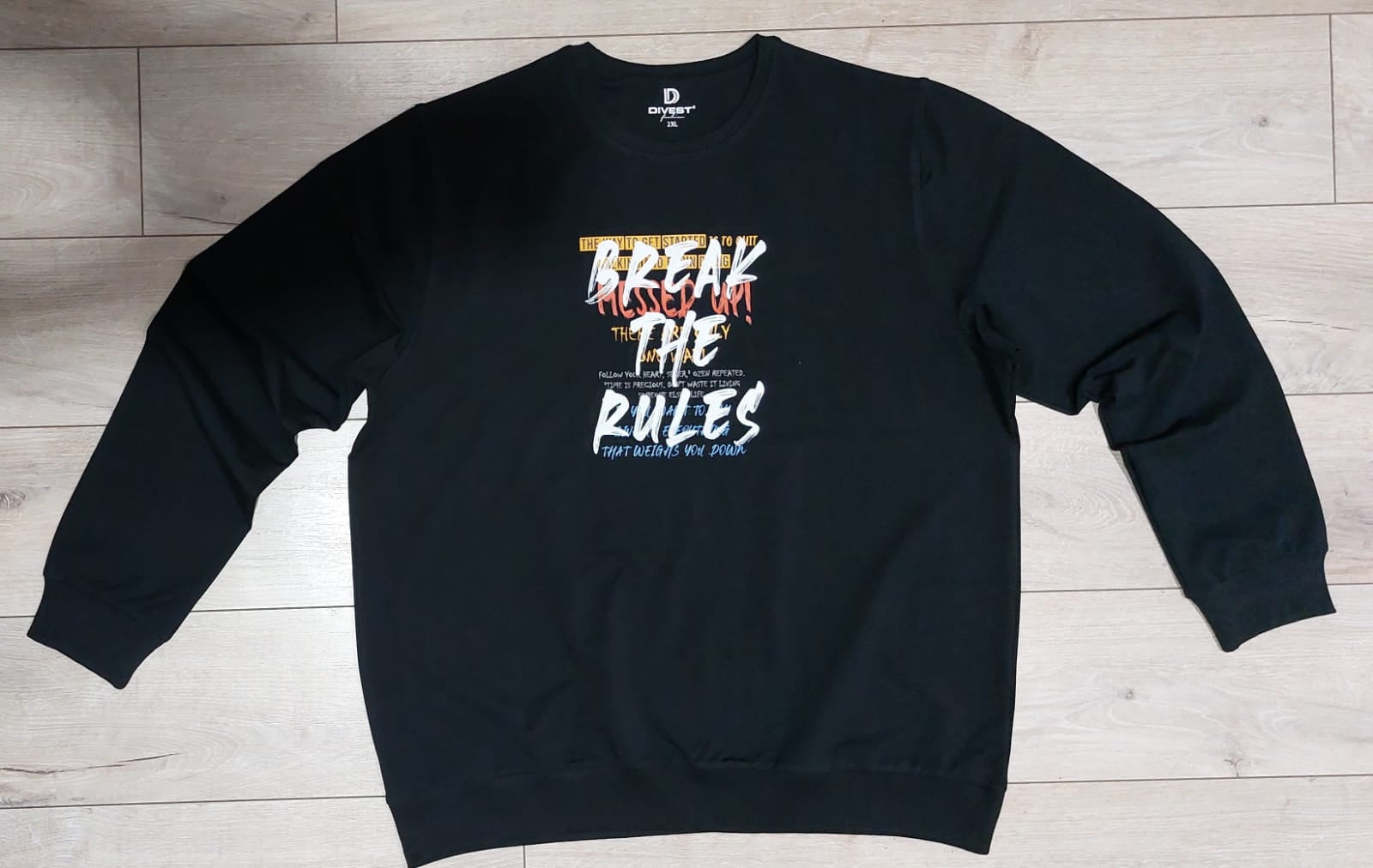 סוודר מבד נעים עם הדפס מקדימה