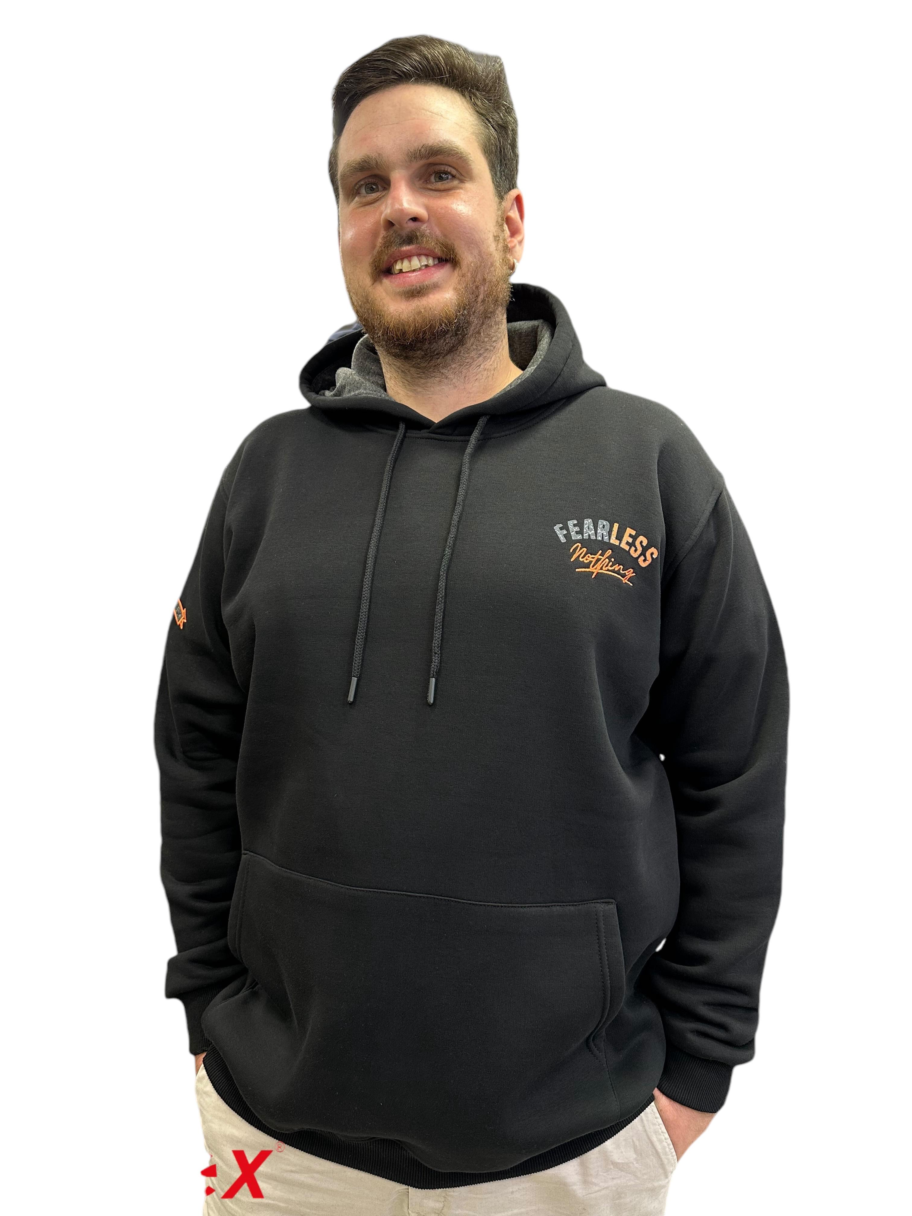 קפוצ׳ון עם לוגו קטן מקדימה