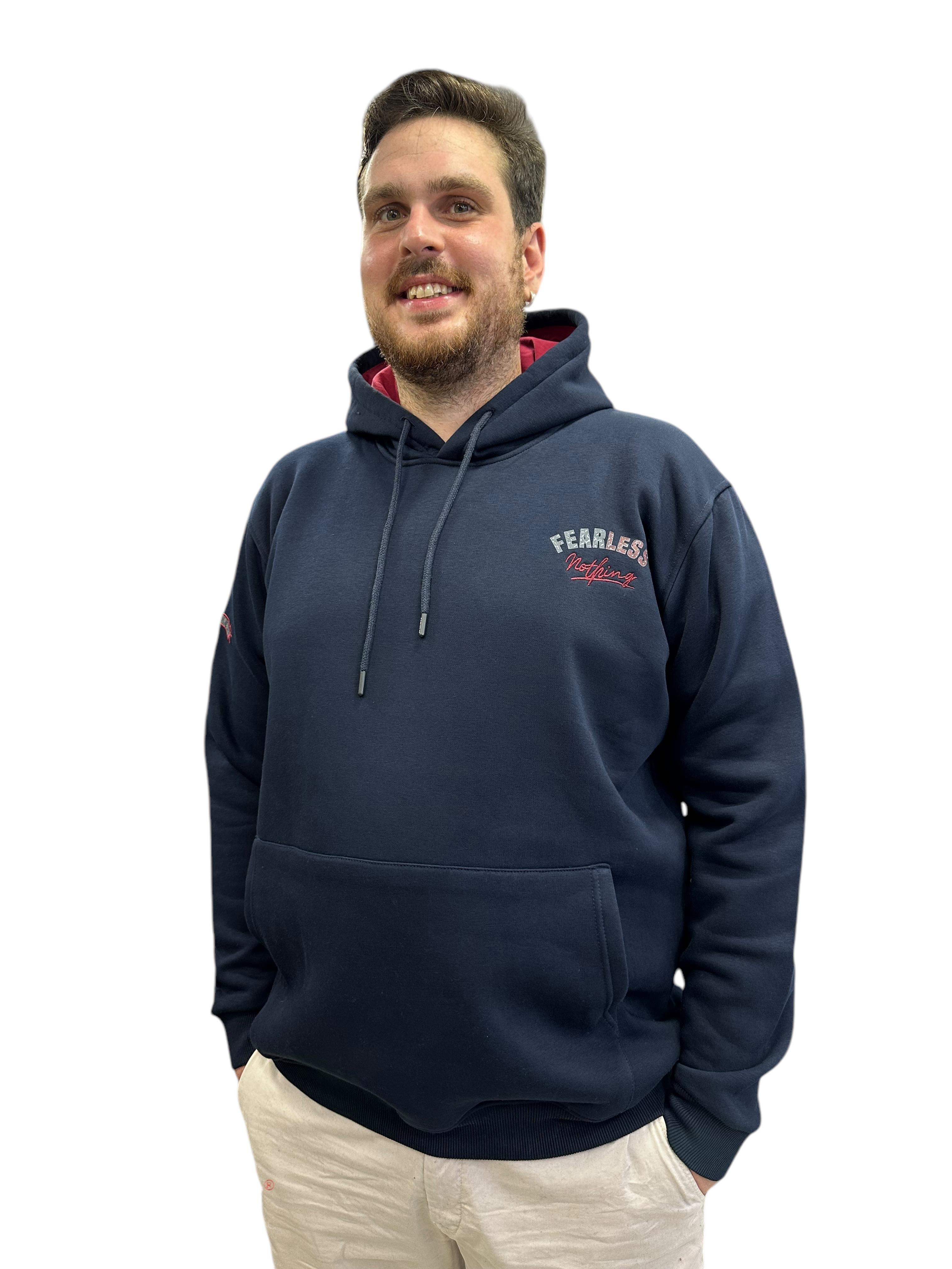 קפוצ׳ון עם לוגו קטן מקדימה